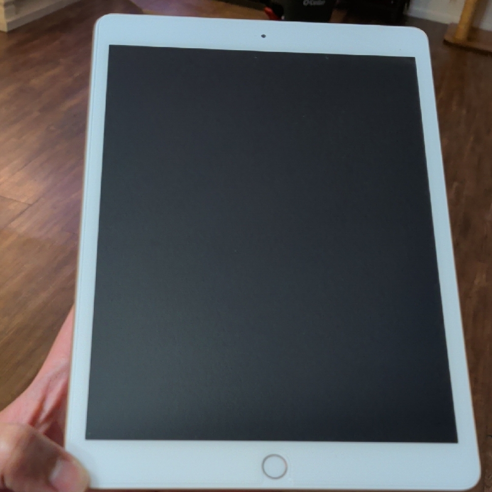 Apple iPad - 8th Generation - White/Gold
